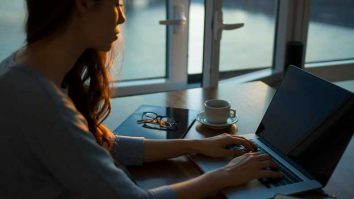 Ce își doresc angajații de la locul de muncă? Un studiu arată ce cursuri urmează românii