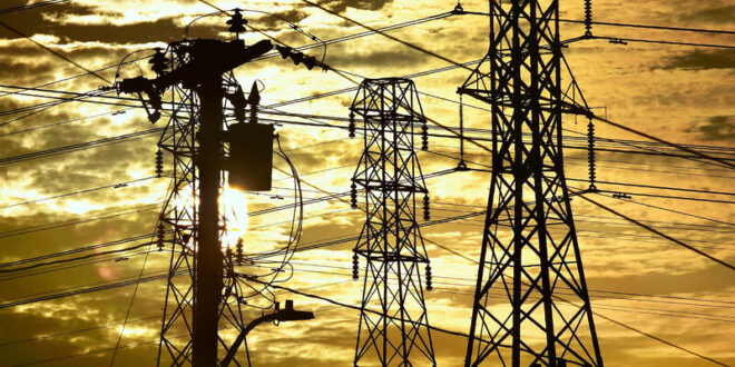 Contradicții pe piața energiei: Scăderea de 70% a prețurilor în 2023 nu se reflectă în facturile consumatorilor