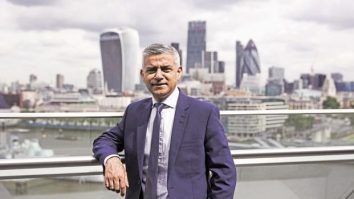 Primarul Londrei e acuzat că are alte priorități decât londonezii. Sadiq Khan ar fi risipit 143 mil. € din banii contribuabililor