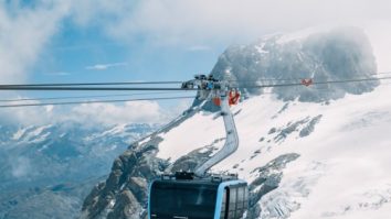 Hai afară la zăpadă! Lista celor mai bune stațiuni pentru ski din 2024