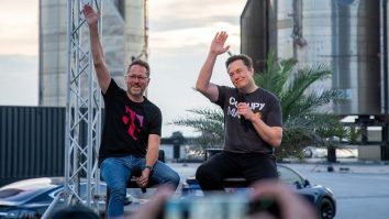 Apasă „X” să deschizi mesajul. SpaceX a trimis cu succes texte prin rețeaua T-Mobile