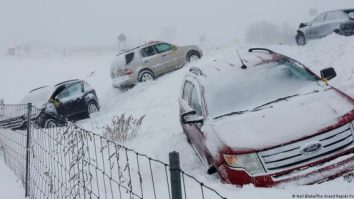 Aproape 90 de persoane au murit după ce furtuni puternice de gheață au lovit SUA