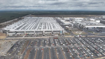 Tesla întrerupe producția germană după atacurile maritime din Marea Roșie