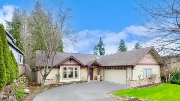 FOTO. Casa în care Jeff Bezos a fondat Amazon este scoasă la vânzare la prețul de 2,3 ​​milioane de dolari. Cum arată proprietatea