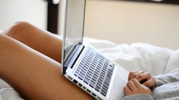 Aproape două treimi dintre tineri sunt acum dependenți de pornografia online. Ce dezvăluie noile cercetări