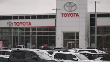Toyota recheamă în service 50.000 de vehicule din cauza temerilor legate de airbaguri care provoacă „răni sau decese”