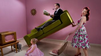 „Tradwife” contaminează Europe și Statele Unite. Mișcarea pentru întoarcerea la femeile anilor `50