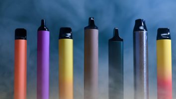 Vape-urile electronice de unică folosință urmează să fie interzise în Marea Britanie. Guvernul vrea să înăsprească pedepsele