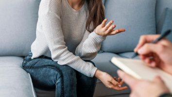 Tinerii din ziua de azi aleg să se destăinuie unui chatbot în locul terapiei reale. Psiholog: „A.I. va înlocui psihologia și psihiatria în următorii 20 de ani”