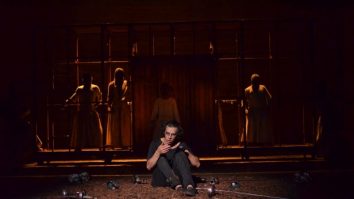 Liniște în sală: Două femei au mâncat shaorma în timpul piesei de teatru Hamlet la Teatrul Național Cluj