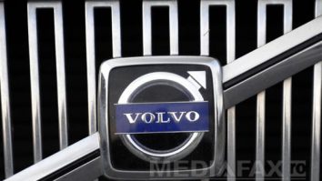 Volvo şi Tesla opresc producţia la fabrici din Europa din cauza atacurilor Houthi din Marea Roşie