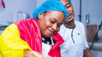 O bucătăreasă din Ghana a gătit nonstop 227 de ore. Femeia speră să intre în Cartea Recordurilor