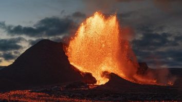 Vulcanul din Islanda erupe din nou. Este a şasea erupţie în peninsula Reykjanes din 2021 până acum