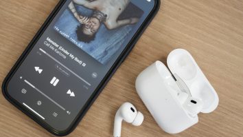 Tim Cook pune camere în Air Pods. Apple pregătește o nouă etapă sub numele de cod B798