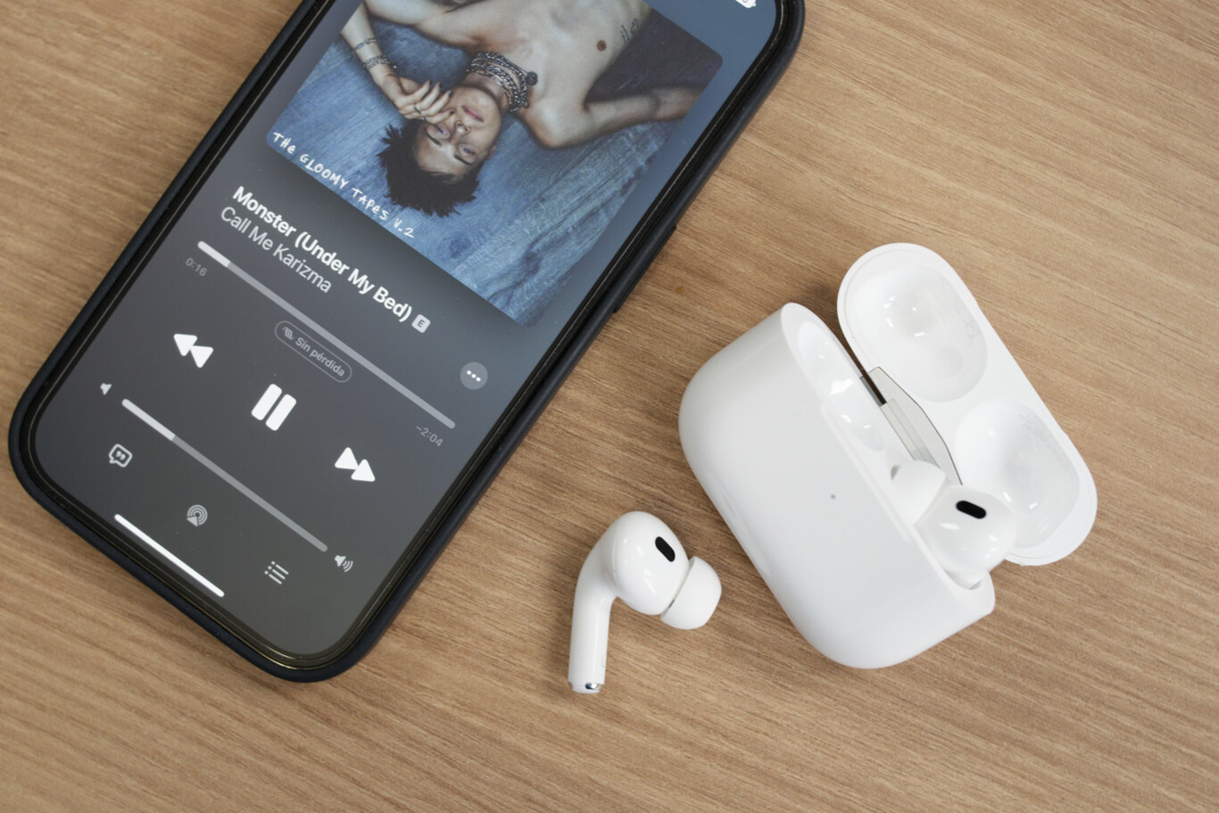 Tim Cook pune camere în Air Pods. Apple pregătește o nouă etapă sub numele de cod B798