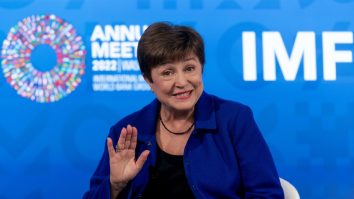 FMI recomandă o reformă a impozitului pe venit și introducerea unei taxe pe carbon. La ce să ne așteptăm?