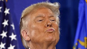 Trump susține că „nu ar trebui să fie acuzat” în cazul documentelor clasificate, dacă nici Biden nu este