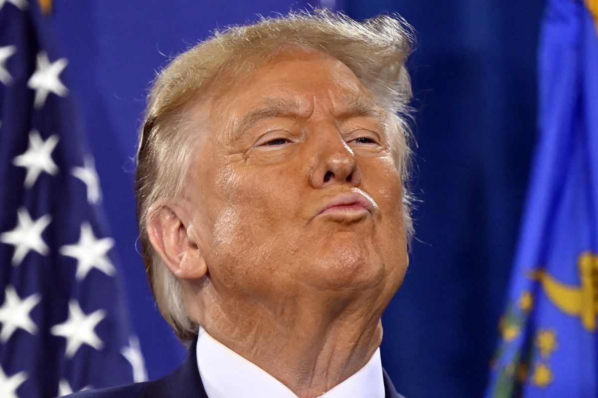 Trump susține că „nu ar trebui să fie acuzat” în cazul documentelor clasificate, dacă nici Biden nu este