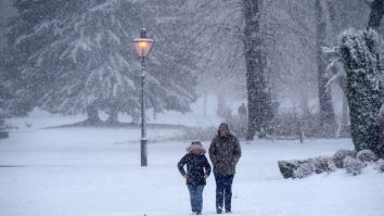 FOTO. Marea Britanie este lovită de zăpadă. Peste 100 de școli au fost închise