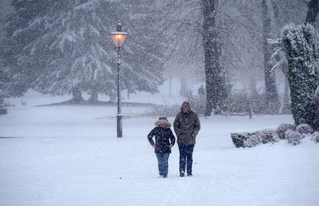 FOTO. Marea Britanie este lovită de zăpadă. Peste 100 de școli au fost închise