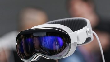 Vision Pro se întoarce pe rafturi. Utilizatorii au început să returneze castile după ce s-au simțit rău din cauza gadget-ului