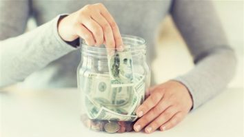 România e în urma altor pieţe la economisire, asigurări, pensii și investiţii. De ce nu economism smart