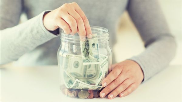 România e în urma altor pieţe la economisire, asigurări, pensii și investiţii. De ce nu economism smart
