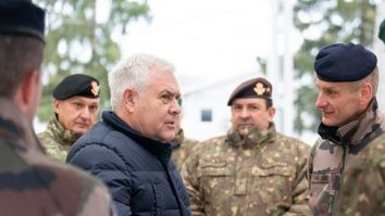 Ministrul Apărării, Angel Tîlvăr: România nu se află în pericol de război. MApN nu are în intenţie reintroducerea serviciului militar obligatoriu, ci doar soluţii pe bază de voluntariat