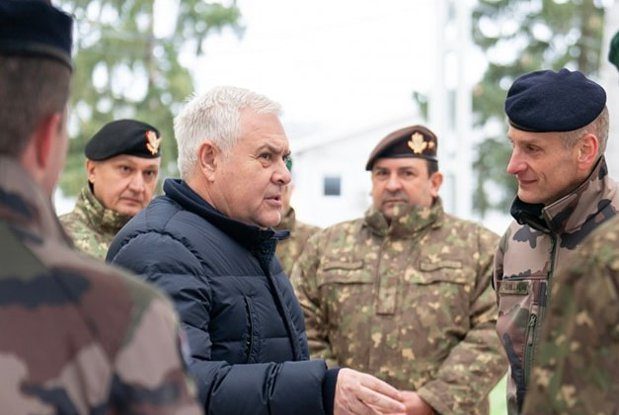 Ministrul Apărării, Angel Tîlvăr: România nu se află în pericol de război. MApN nu are în intenţie reintroducerea serviciului militar obligatoriu, ci doar soluţii pe bază de voluntariat