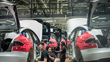 Scurgeri de date privind salariile Tesla: Cât câștigă acum angajații din fabricile lui Elon Musk?