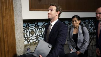 FOTO. Mark Zuckerberg are un nou look. Imagini virale de la audierile privind abuzul online