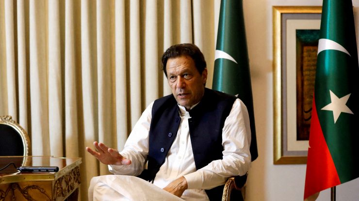 Partidul lui Imran Khan își revendică victoria în alegerile din Pakistan. Armata ar putea avea ultimul cuvânt de spus