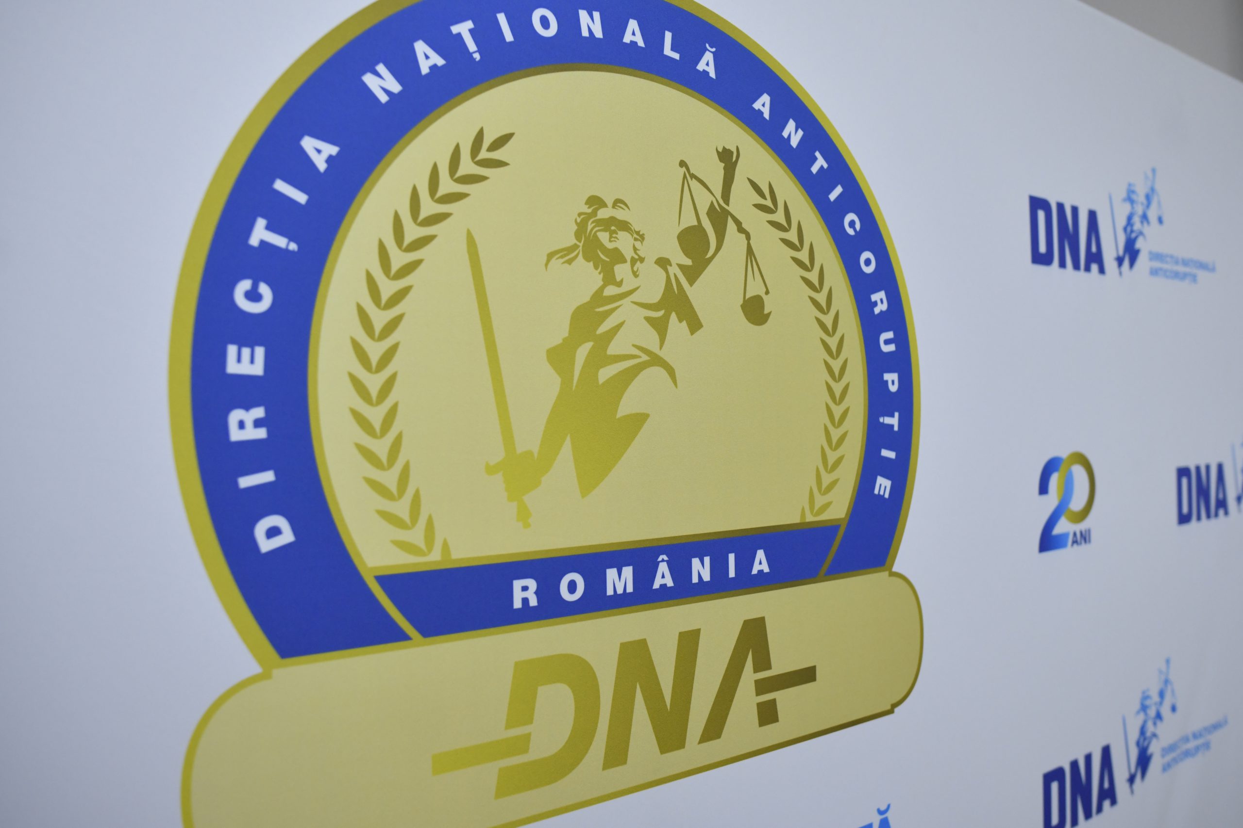 Dosarul DNA al corupției din Vama București: „E grea asta. Ia te rog geanta asta şi pune-o în spate. Asta e ciordeala mea ! (…) S-a dat liber la furat, asta vă spun sigur! La toți, și la noi și la Antifraudă!”