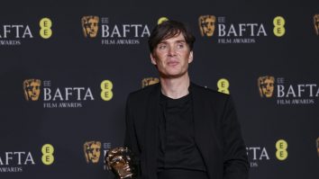 Ținutele care au impresionat pe covorul roșu de la BAFTA Awards. Piersicul a fost culoarea surpriză a nopții
