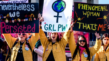 Generația Z critică feminismul. Andrew Tate, un model pentru 20% dintre tineri