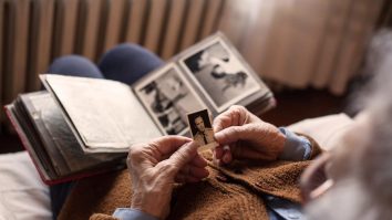 Nostalgia îmbunătățeste stima de sine. Ce alte benificii aduce