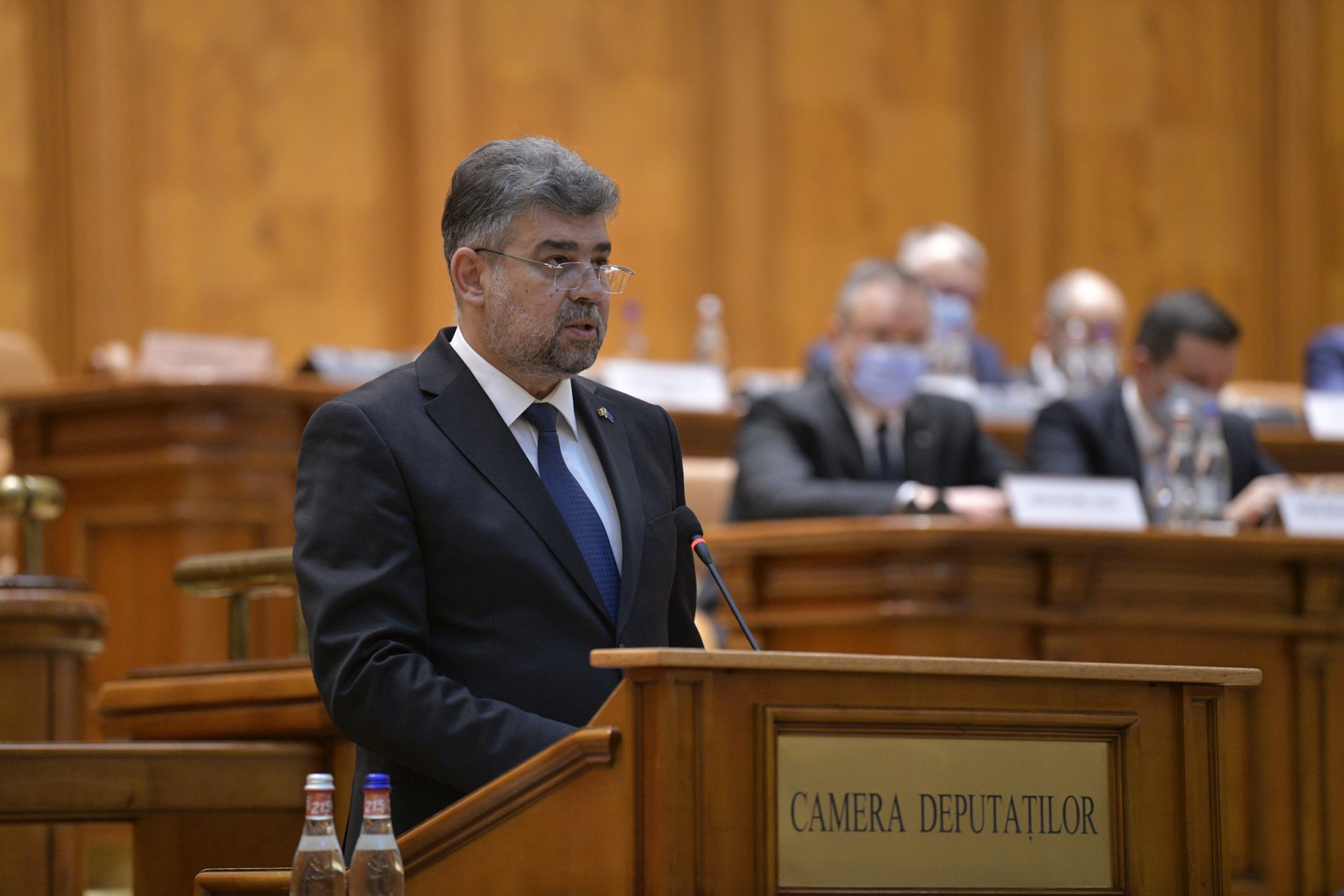 Ciolacu vrea mai puține concedii medicale. Companiile au dat 274.000 de zile libere pentru dureri de spate