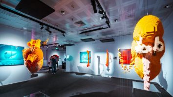 O expoziție de 1 milion de piese LEGO a fost inaugurată la Paris