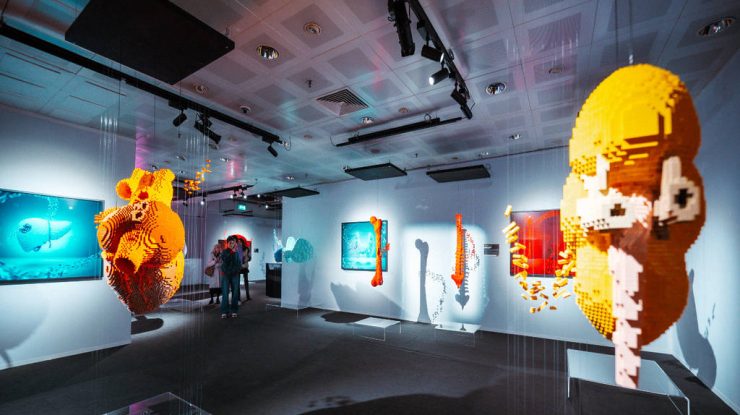 O expoziție de 1 milion de piese LEGO a fost inaugurată la Paris