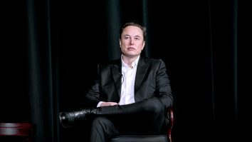 Ce cărți citește Elon Musk? Volumul pentru filosofia fondatorului este un SF