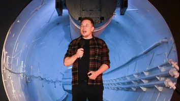 Muncitorii de la Boring, compania lui Elon Musk, ar fi avut arsuri chimice din cauza condițiilor de lucru