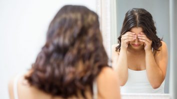 Studiu: Tinerii nemulțumiți de corpul lor sunt mai predispuși să devină dependenți de smartphone-uri