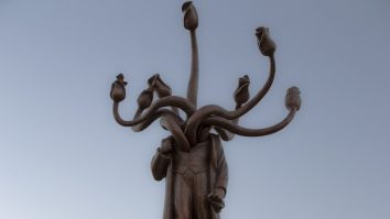 Statuia de la Iași a stârnit furia locuitorilor din oraș. Ce semnifică „Hidra” lui Costin Ioniță