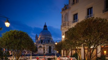 Unde îți duci partenera de Valentine’s Day? Cum arată topul celor mai romantice hoteluri