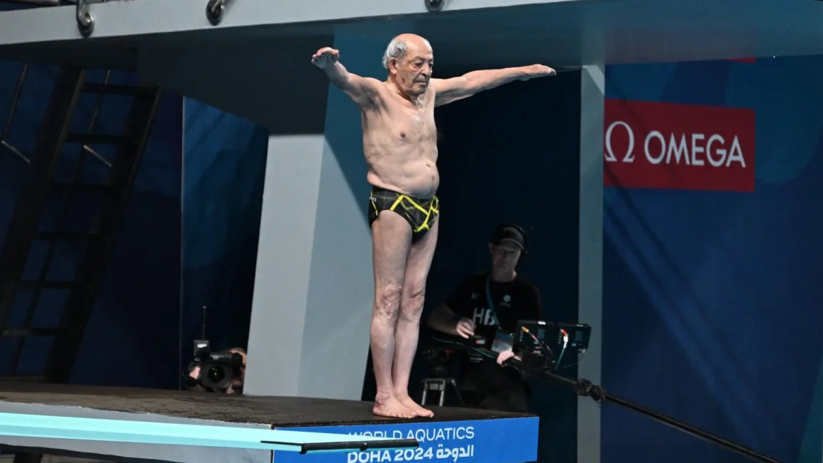 Taghi Askari, în vârstă de 100 de ani, efectuează o scufundare la Campionatele Mondiale din 2024. „Nimic nu s-a schimbat între 1951 și acum, cu excepția performanțelor mele”