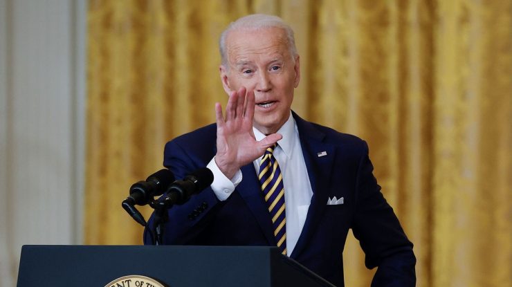 Biden îl numește pe Putin un „ticălos nebun” și spune că remarca lui Trump despre Navalnîi este exagerată