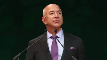 Ce sfat le dă Jeff Bezos tinerilor pentru a avea cu adevărat succes? Pasiunea joacă un rol important