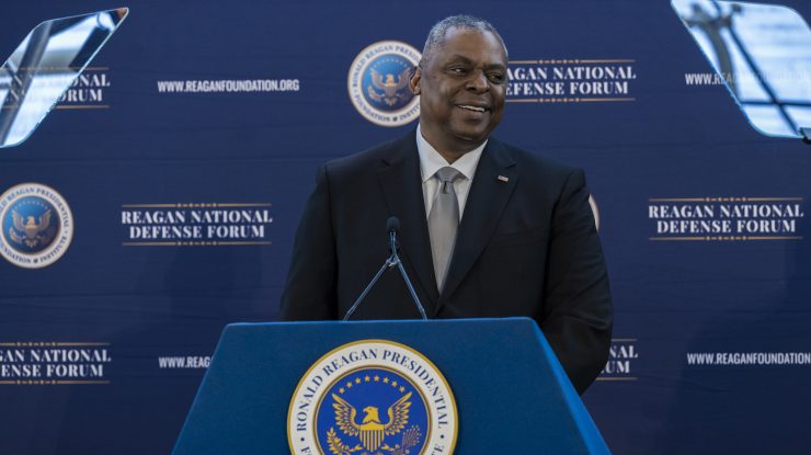 Secretarul Apărării, Lloyd Austin, a fost externat din spital după un tratament pentru „probleme urgente la vezica urinară”