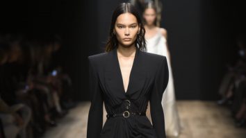 FOTO-VIDEO. Ce mai vezi la Milano Fashion Week? Giorgio Armani și-a etalat colecția de toamnă/iarnă 2024