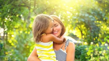 Cât durează până când o mamă spune „te iubesc”? Andreea Tudorache: „Ea mă învață ce înseamnă iubirea necondiționată”